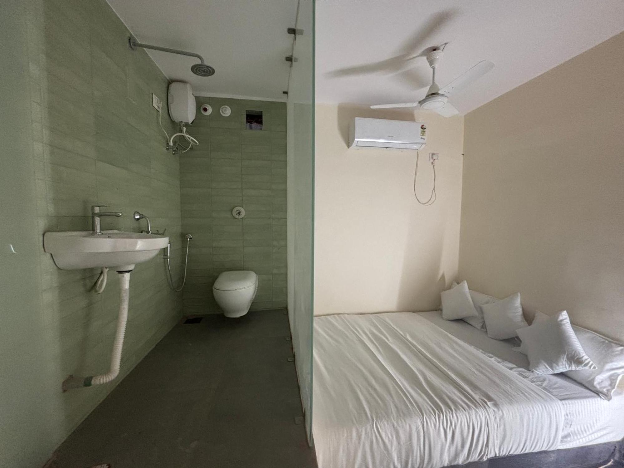 Hot - House Of Travellers, Vagator Hostel ภายนอก รูปภาพ