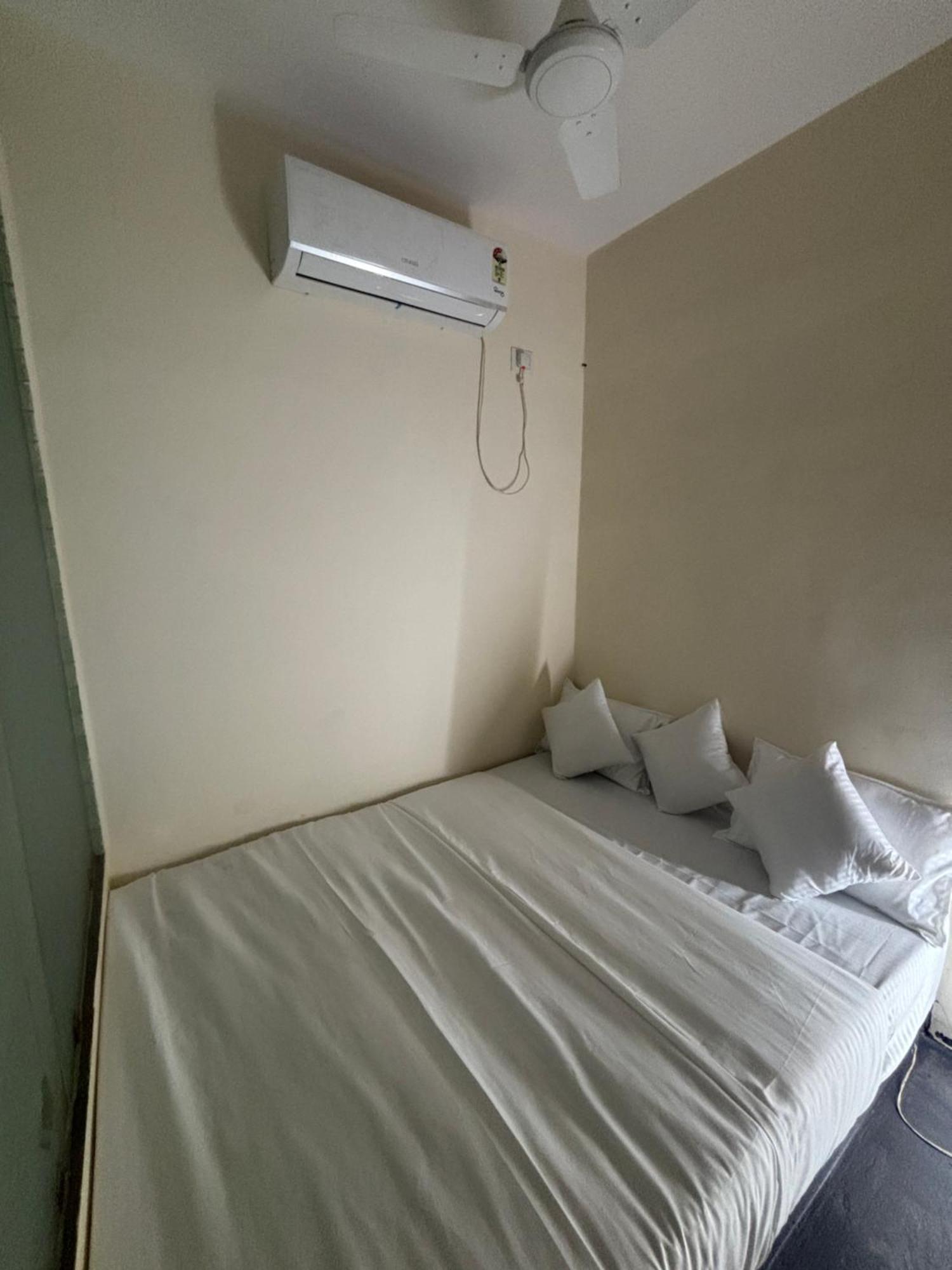 Hot - House Of Travellers, Vagator Hostel ภายนอก รูปภาพ