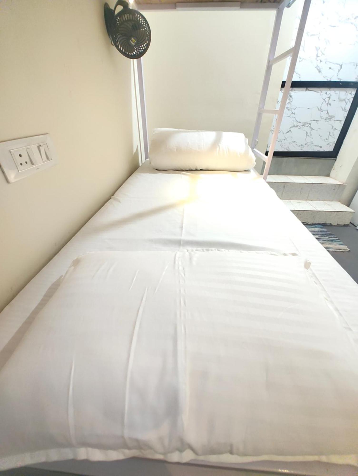 Hot - House Of Travellers, Vagator Hostel ภายนอก รูปภาพ